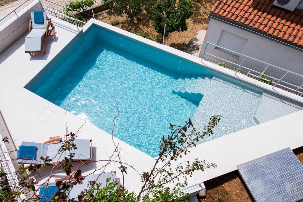 Apartments Zambarlin คอมีชา ภายนอก รูปภาพ