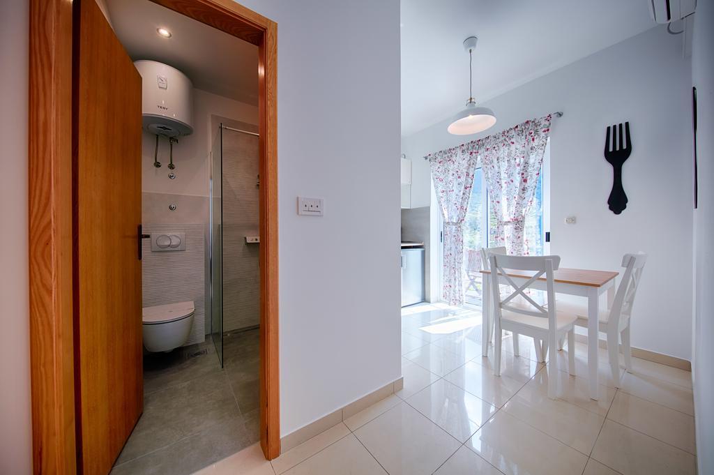 Apartments Zambarlin คอมีชา ภายนอก รูปภาพ