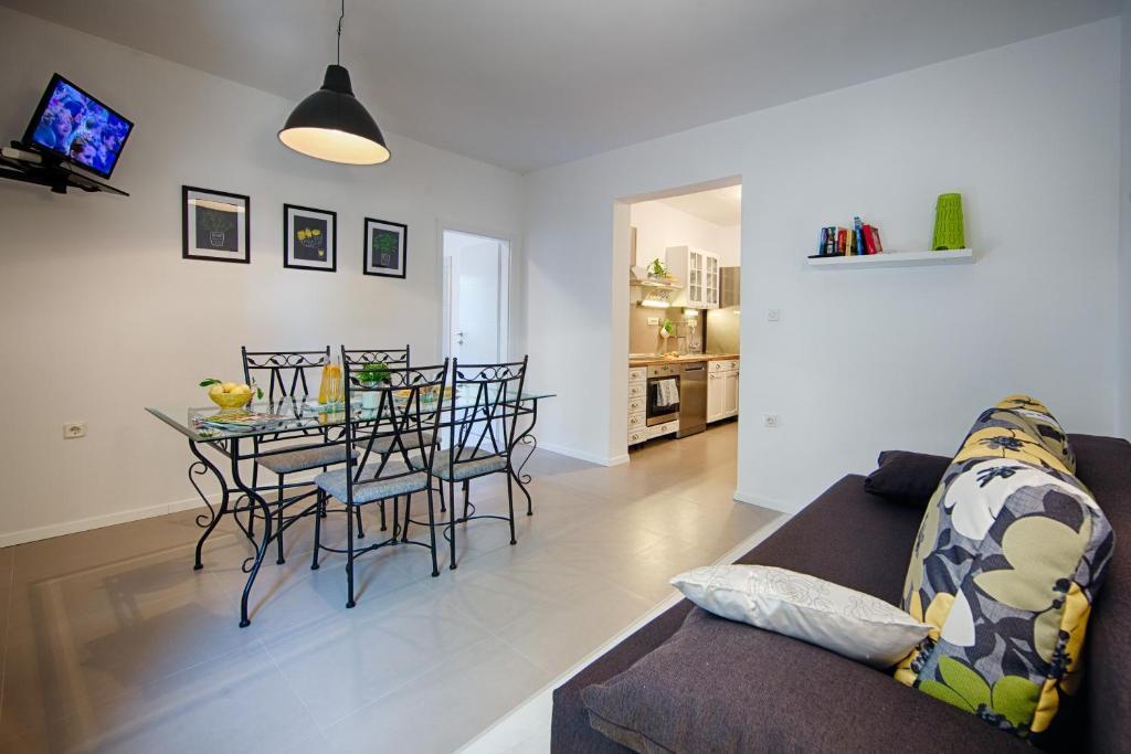 Apartments Zambarlin คอมีชา ห้อง รูปภาพ