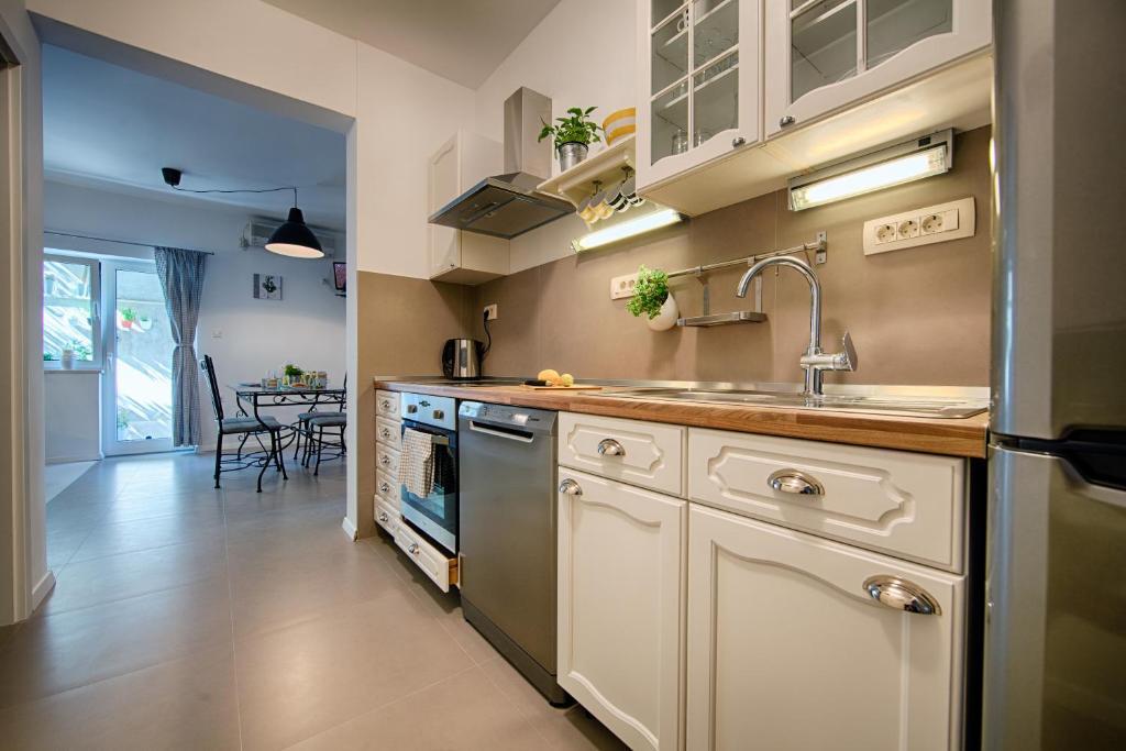 Apartments Zambarlin คอมีชา ห้อง รูปภาพ