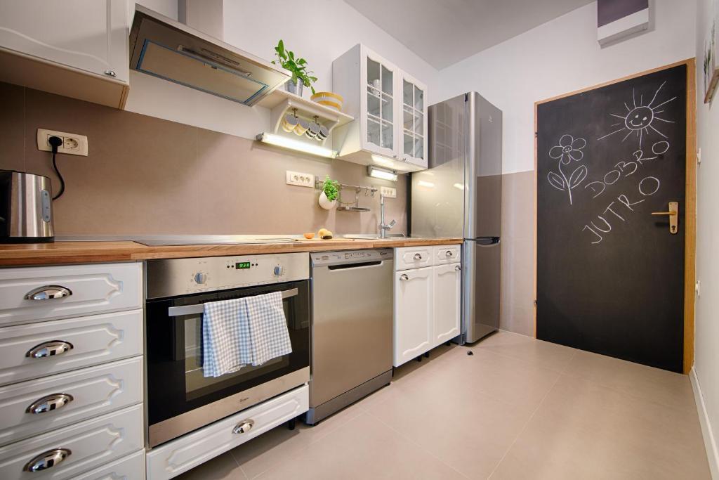 Apartments Zambarlin คอมีชา ห้อง รูปภาพ