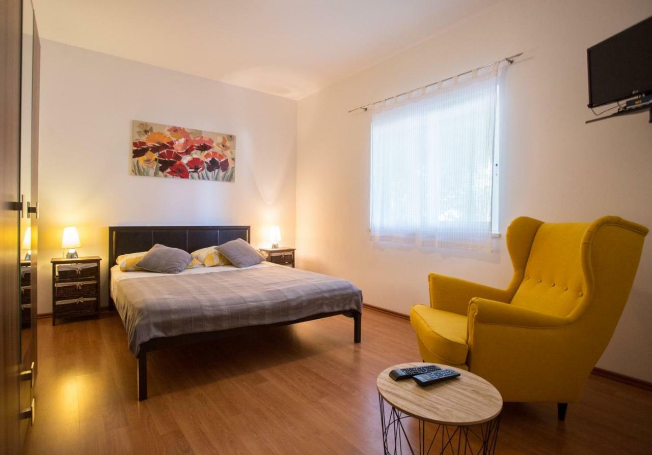 Apartments Zambarlin คอมีชา ภายนอก รูปภาพ